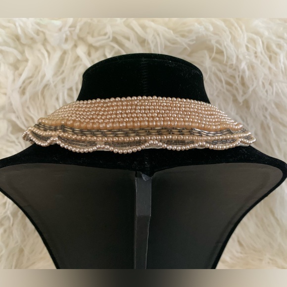 Elegant Pearl Collar Necklace - Picture 4 of 10